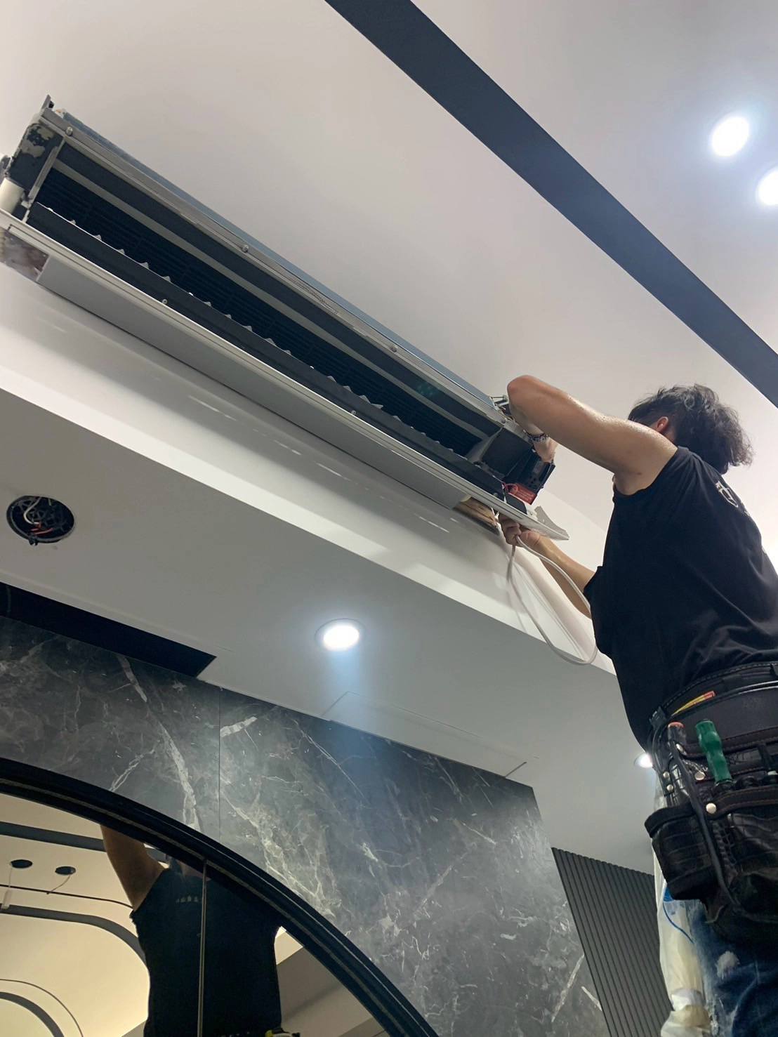 竹北冷氣維修技師拆洗室內機，深層檢修保養實拍