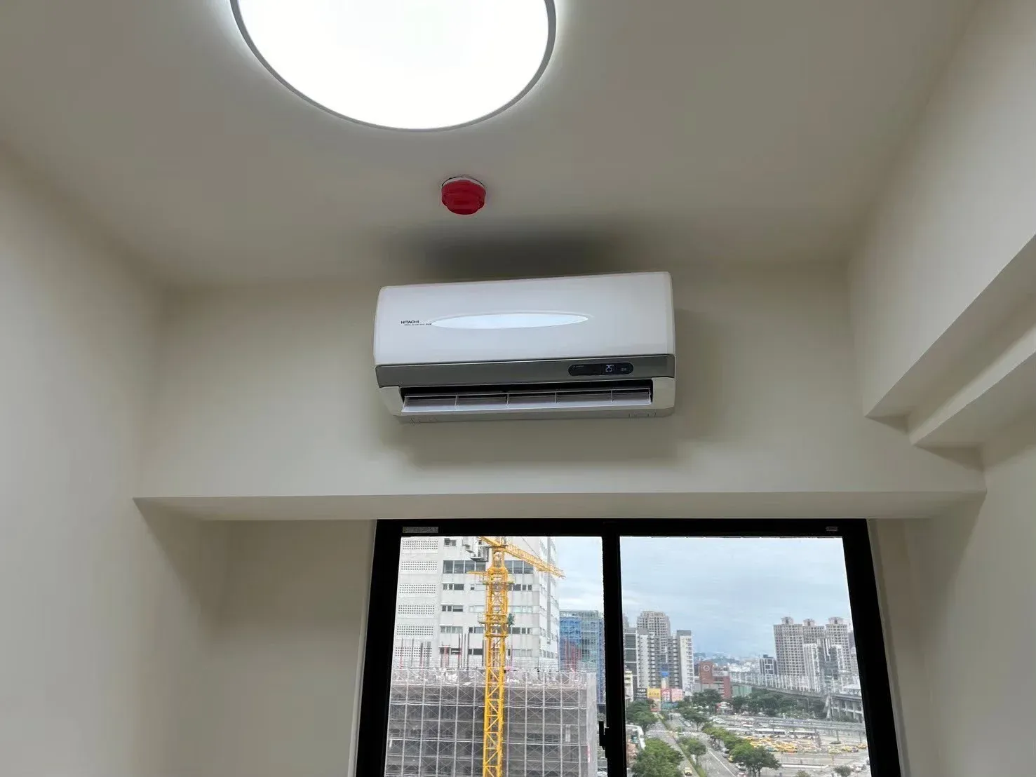新竹辦公室商用冷氣安裝完工實拍，壁掛式冷氣室內機